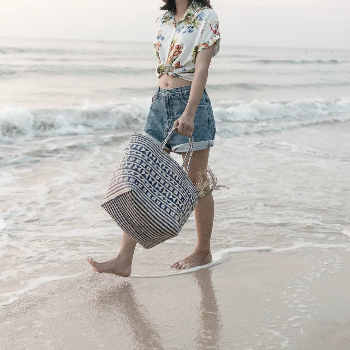 Blaue Einkaufstasche, Strandtasche KIDUL aus Rattan