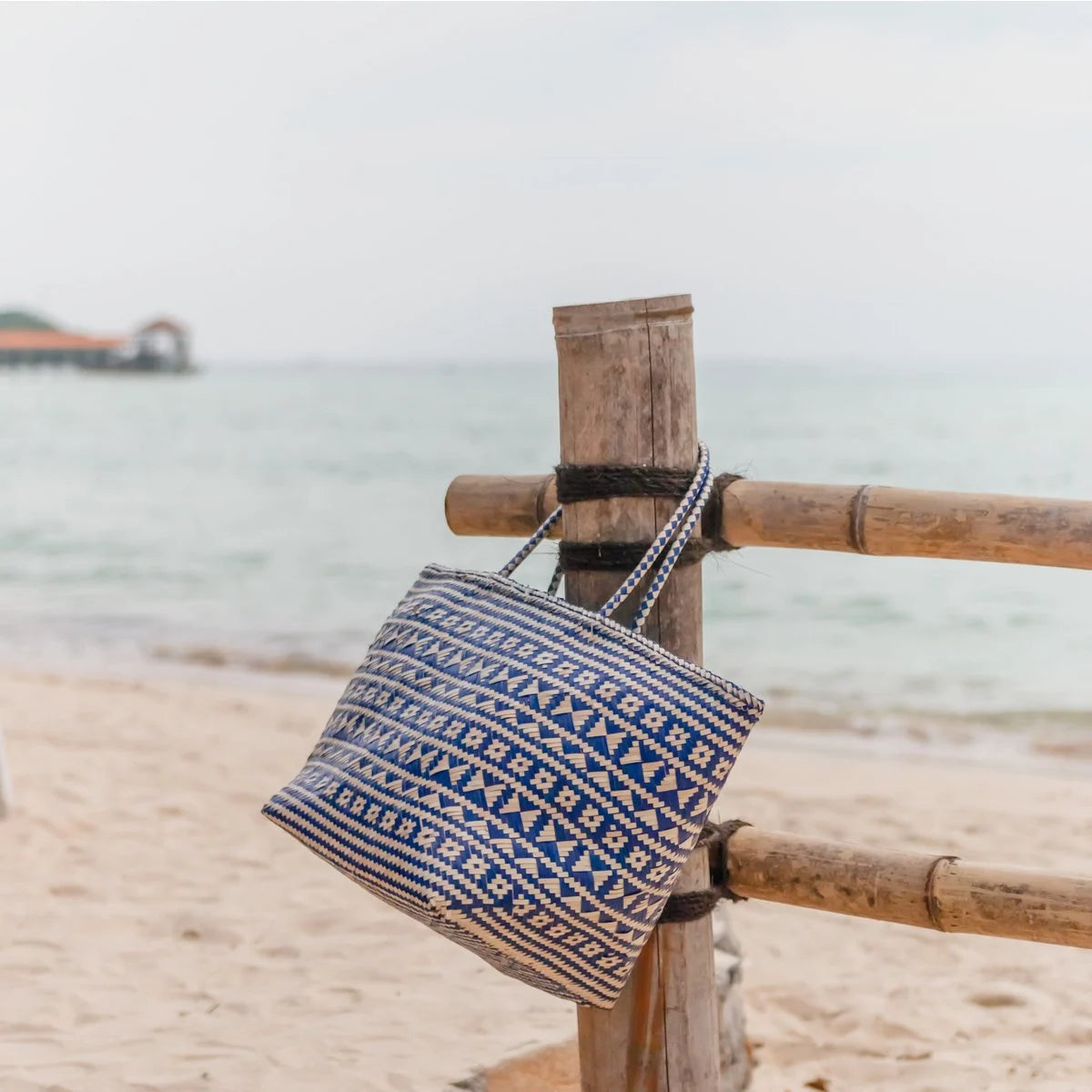 Blaue Einkaufstasche, Strandtasche KIDUL aus Rattan