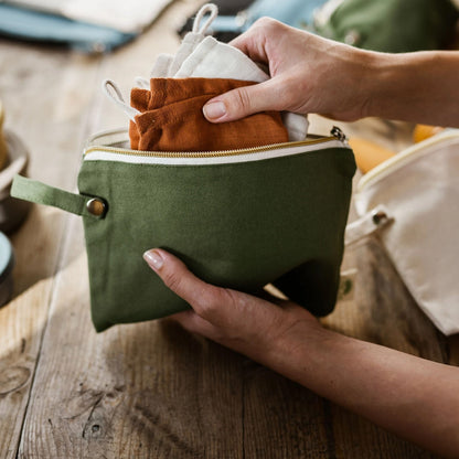 Zippertasche aus Bio-Baumwolle, olivgrün